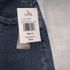 12 SKINNY JEANS NWT Better Butt